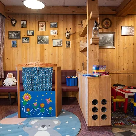 Jungfrau Lodge, Annex Crystal
